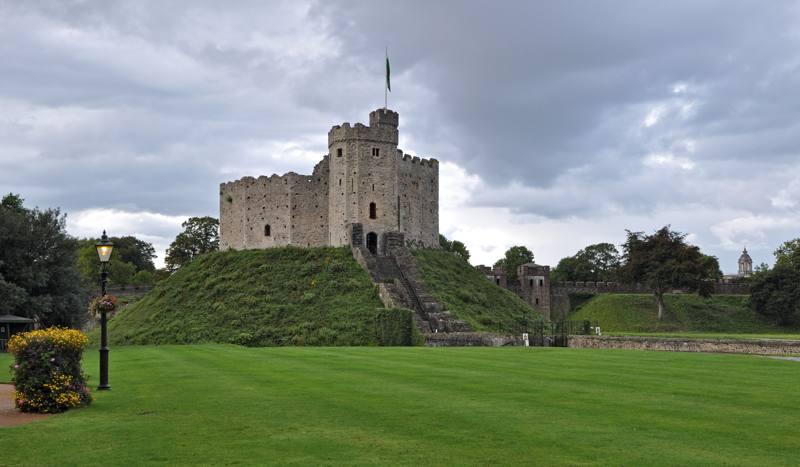 Cardiff Castle, Wales, GB.jpg