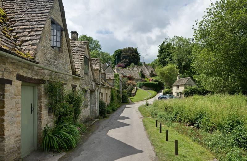 Bibury Cottages in the Cotswolds - June 2007.jpg