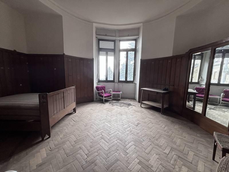 A bedroom of the Grand Hotel Campo dei Fiori.jpg